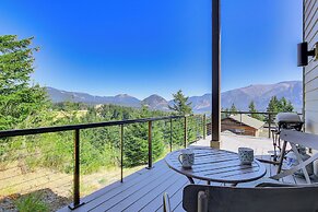'gorge Retreat' - Modern Carson Home w/ Mtn Views!