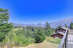 'gorge Retreat' - Modern Carson Home w/ Mtn Views!