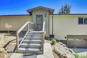 'gorge Retreat' - Modern Carson Home w/ Mtn Views!