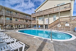 Gulf Shores Condo w/ Pool & Grill: Walk to Beach!
