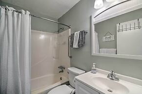 Gulf Shores Condo w/ Pool & Grill: Walk to Beach!