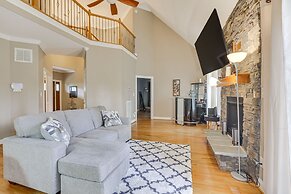 High Point Home ~ 1 Mi to Oak Hollow Lake!