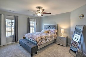 High Point Home ~ 1 Mi to Oak Hollow Lake!