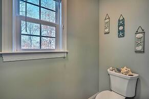 High Point Home ~ 1 Mi to Oak Hollow Lake!