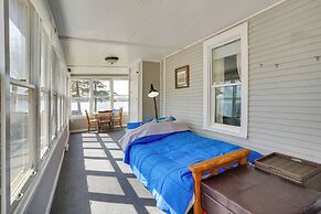 Welcoming Lakefront Mound Apartment w/ Fire Pit!