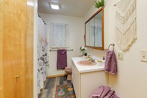 Juneau Apartment - Walk to Hiking & Breweries