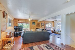 Alton Cabin w/ Deck ~ 2 Mi to Dixie Nat'l Forest!