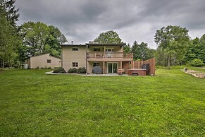 Indian Lake Retreat w/ Wet Bar & Covered Deck