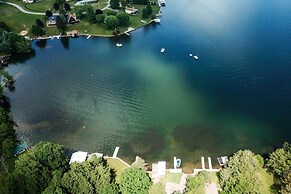 Indian Lake Retreat w/ Wet Bar & Covered Deck