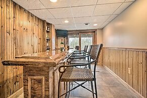 Indian Lake Retreat w/ Wet Bar & Covered Deck