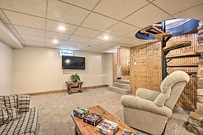 Indian Lake Retreat w/ Wet Bar & Covered Deck