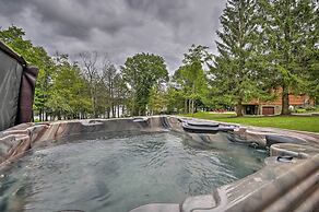 Indian Lake Retreat w/ Wet Bar & Covered Deck