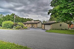 Indian Lake Retreat w/ Wet Bar & Covered Deck