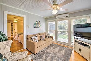 Kayaks & Dock: Lakefront Hot Springs Hideaway