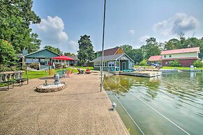 Kayaks & Dock: Lakefront Hot Springs Hideaway