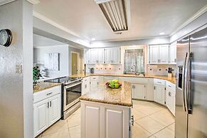 Kayaks & Dock: Lakefront Hot Springs Hideaway