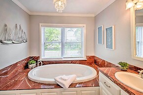 Kayaks & Dock: Lakefront Hot Springs Hideaway