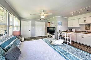 Kayaks & Dock: Lakefront Hot Springs Hideaway