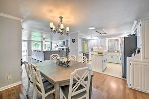 Kayaks & Dock: Lakefront Hot Springs Hideaway