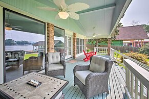 Kayaks & Dock: Lakefront Hot Springs Hideaway