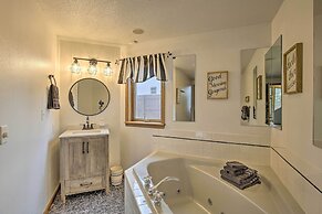 Lakefront Eau Galle Home w/ Hot Tub & Fire Pit