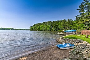 Lakefront Eau Galle Home w/ Hot Tub & Fire Pit