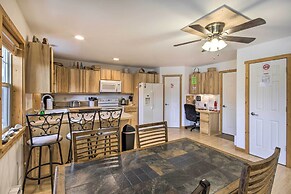 Inviting Townhome: 30 Mi to Yellowstone NP!