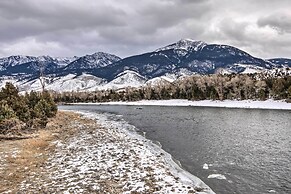 Inviting Townhome: 30 Mi to Yellowstone NP!