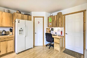 Inviting Townhome: 30 Mi to Yellowstone NP!