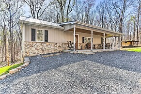 Peaceful & Secluded Knoxville Retreat w/ Deck