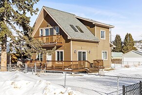 Modern Red Lodge Cabin - Walk to Broadway Ave