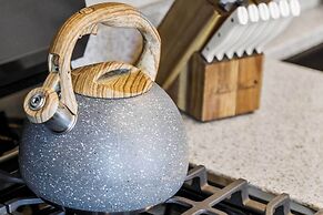 Modern Red Lodge Cabin - Walk to Broadway Ave