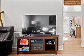 Modern Red Lodge Cabin - Walk to Broadway Ave