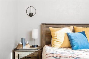 Modern Red Lodge Cabin - Walk to Broadway Ave