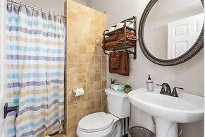 Modern Red Lodge Cabin - Walk to Broadway Ave