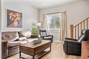 Modern Red Lodge Cabin - Walk to Broadway Ave