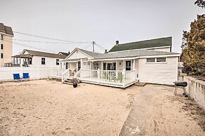 No-frills Hampton Cottage - Steps to Beach!