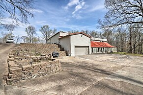 Quiet Memphis Home on 20 Acres: 10 Mi to Downtown!