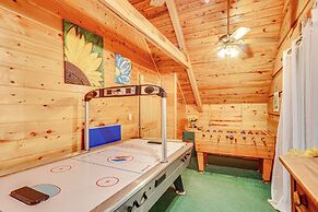 Cozy Tellico Plains Cabin w/ Large Mountain Creek!