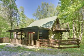 Cozy Tellico Plains Cabin w/ Large Mountain Creek!