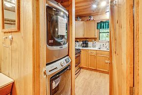 Cozy Tellico Plains Cabin w/ Large Mountain Creek!
