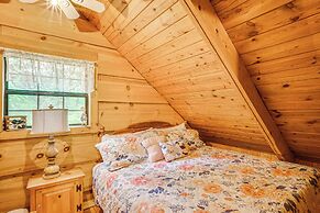 Cozy Tellico Plains Cabin w/ Large Mountain Creek!