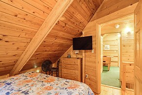 Cozy Tellico Plains Cabin w/ Large Mountain Creek!