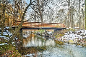 Cozy Tellico Plains Cabin w/ Large Mountain Creek!
