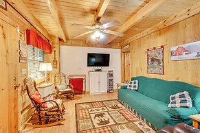 Cozy Tellico Plains Cabin w/ Large Mountain Creek!