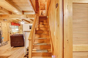 Cozy Tellico Plains Cabin w/ Large Mountain Creek!