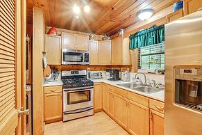 Cozy Tellico Plains Cabin w/ Large Mountain Creek!