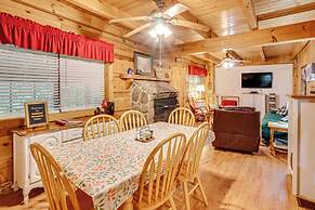 Cozy Tellico Plains Cabin w/ Large Mountain Creek!