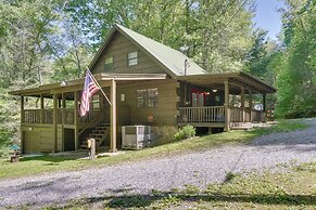 Cozy Tellico Plains Cabin w/ Large Mountain Creek!