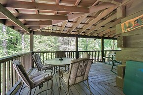 Cozy Tellico Plains Cabin w/ Large Mountain Creek!